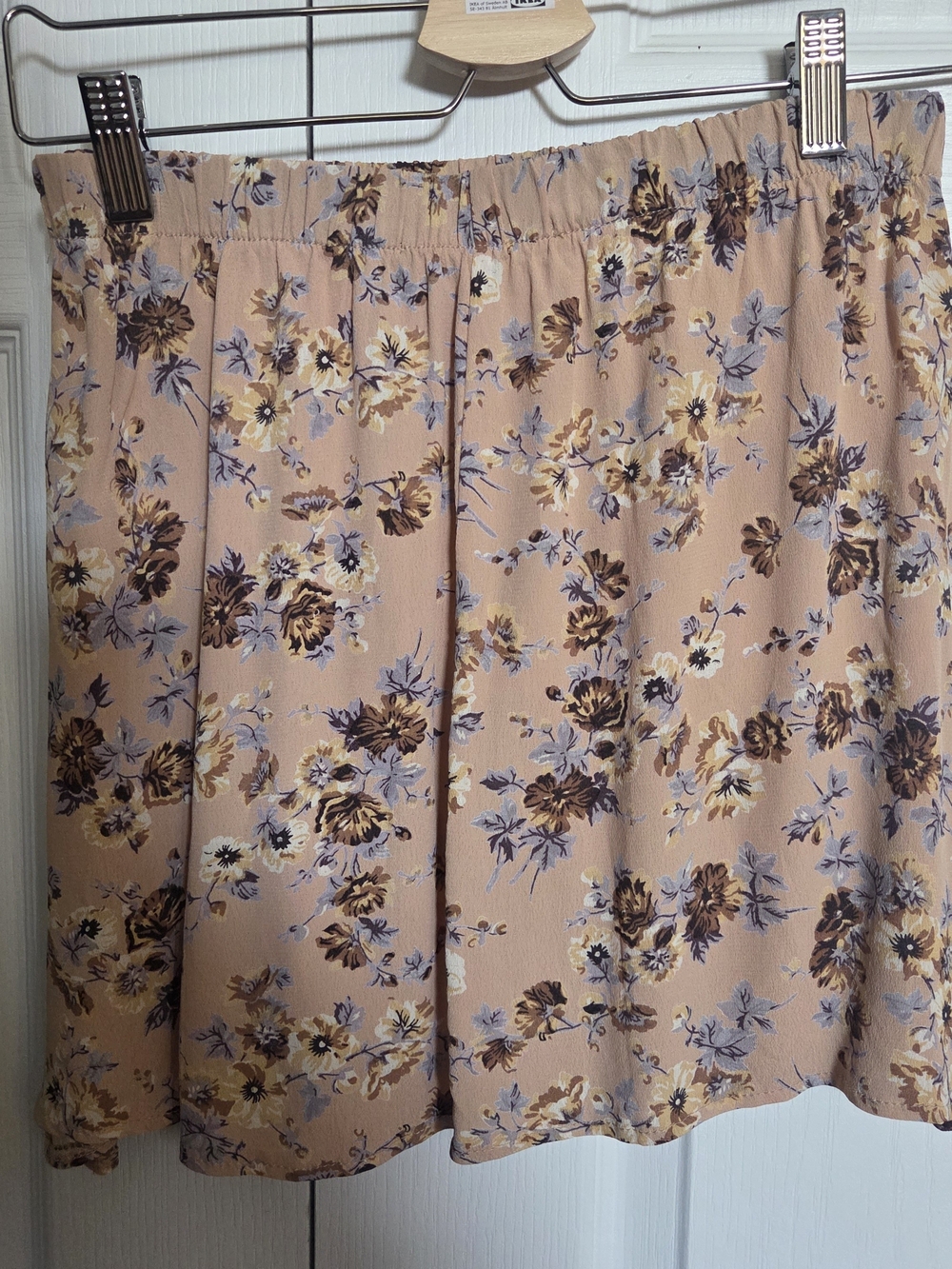 Brandy Melville Peach/Cream Floral Skater Mini Skirt